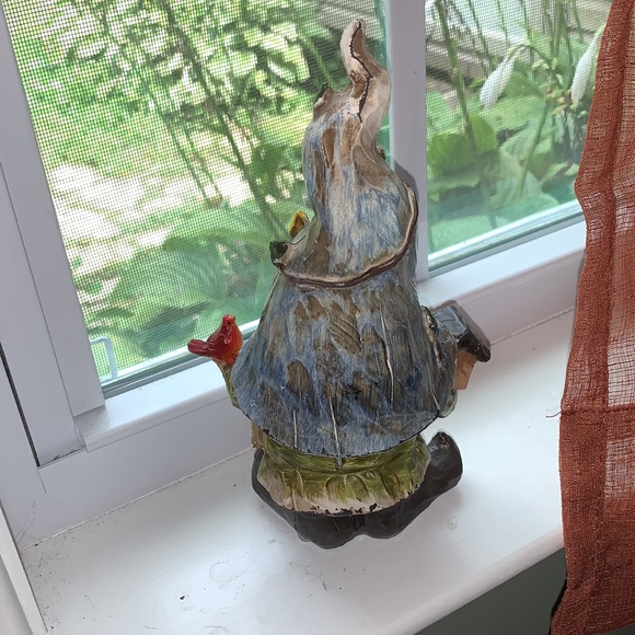 Cute and fun little garden gnome - Picture 3 of 4